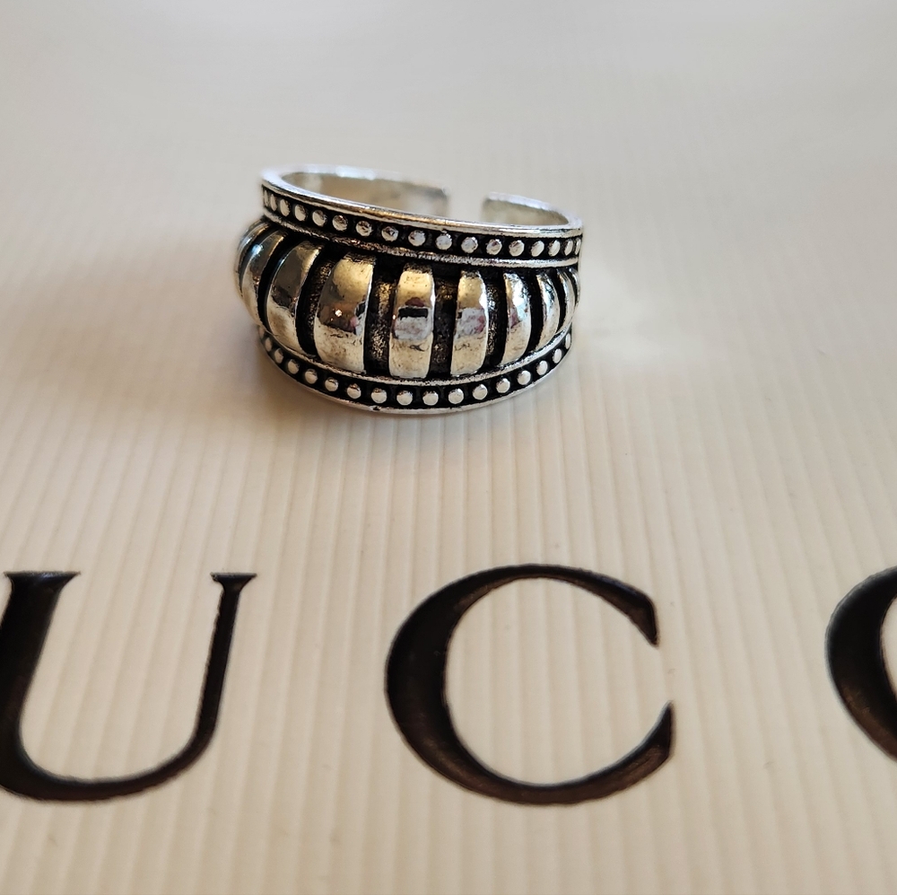 🔷️ Silver Vintage Wide Band Style ring Size 5 NWT